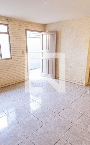 Casa à venda com 90m², 4 quartos e sem vaga Casa à venda com 90m², 4 quartos e sem vagaSala