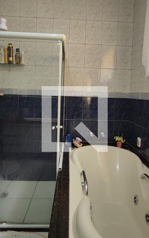 Casa à venda com 420m², 6 quartos e 7 vagas Casa à venda com 420m², 6 quartos e 7 vagasBanheiro Suíte