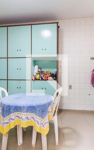 Casa para alugar com 280m², 3 quartos e 4 vagas Casa para alugar com 280m², 3 quartos e 4 vagasCozinha