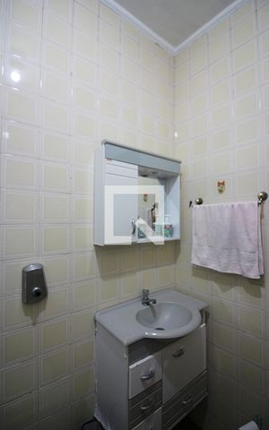 Casa à venda com 107m², 3 quartos e 2 vagasBanheiro Social