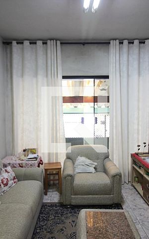 Casa à venda com 107m², 3 quartos e 2 vagasSala