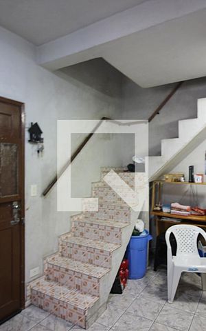 Casa à venda com 107m², 3 quartos e 2 vagasSala