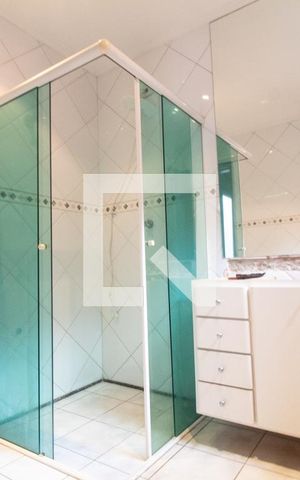 Casa à venda com 320m², 4 quartos e 3 vagas Casa à venda com 320m², 4 quartos e 3 vagasBanheiro da Suíte 2