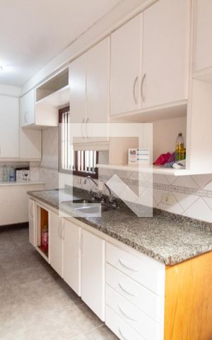 Casa à venda com 320m², 4 quartos e 3 vagas Casa à venda com 320m², 4 quartos e 3 vagasCozinha