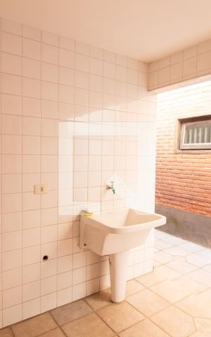 Casa à venda com 320m², 4 quartos e 3 vagas Casa à venda com 320m², 4 quartos e 3 vagasÁrea de Serviço