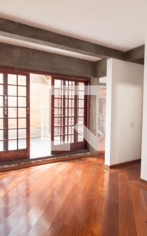Casa à venda com 320m², 4 quartos e 3 vagas Casa à venda com 320m², 4 quartos e 3 vagasSala de Jantar