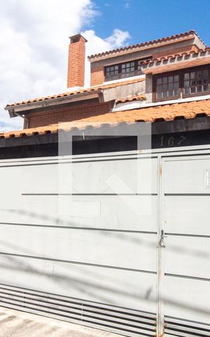 Casa à venda com 320m², 4 quartos e 3 vagas Casa à venda com 320m², 4 quartos e 3 vagasFachada