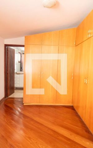 Casa à venda com 320m², 4 quartos e 3 vagas Casa à venda com 320m², 4 quartos e 3 vagasQuarto 3 - Suíte 1