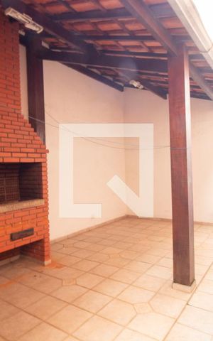 Casa à venda com 320m², 4 quartos e 3 vagas Casa à venda com 320m², 4 quartos e 3 vagasChurrasqueira