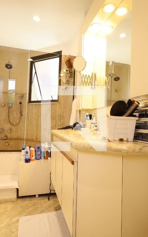 Apartamento à venda com 157m², 2 quartos e 2 vagasBanheiro da Suíte 1