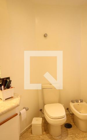 Apartamento à venda com 157m², 2 quartos e 2 vagasBanheiro da Suíte 1