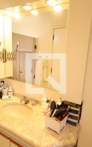 Apartamento à venda com 157m², 2 quartos e 2 vagasBanheiro da Suíte 1