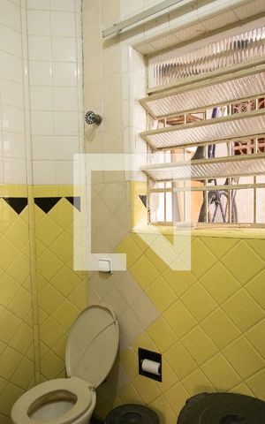 Casa à venda com 410m², 2 quartos e 3 vagas Casa à venda com 410m², 2 quartos e 3 vagasBanheiro 2
