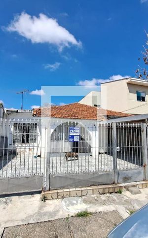Casa à venda com 410m², 2 quartos e 3 vagas Casa à venda com 410m², 2 quartos e 3 vagasFachada com Placa