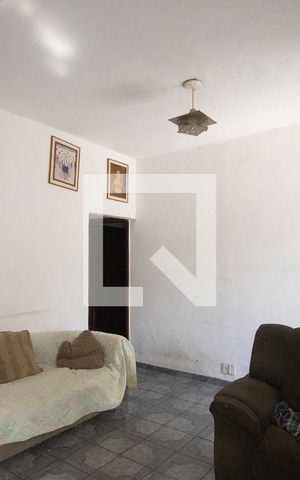 Casa à venda com 410m², 2 quartos e 3 vagas Casa à venda com 410m², 2 quartos e 3 vagasSala