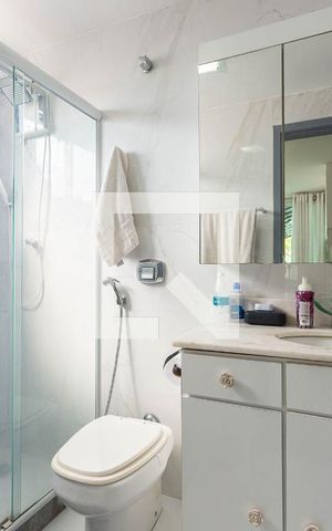 Apartamento à venda com 220m², 3 quartos e 2 vagasBanheiro Suíte (segundo andar)