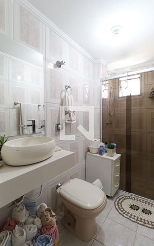 Apartamento à venda com 79m², 2 quartos e 1 vaga Apartamento à venda com 79m², 2 quartos e 1 vagaBanheiro
