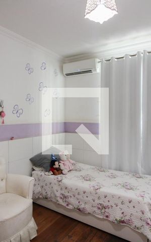 Casa à venda com 360m², 3 quartos e 2 vagas Casa à venda com 360m², 3 quartos e 2 vagasQuarto 1
