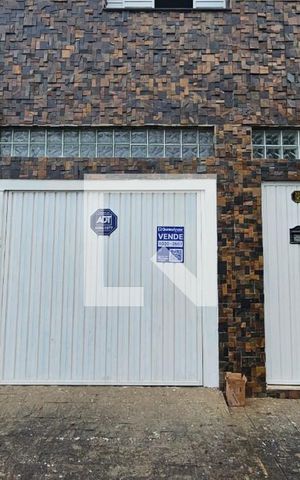 Casa à venda com 139m², 2 quartos e 1 vaga Casa à venda com 139m², 2 quartos e 1 vagaFachada