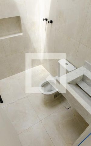 Casa para alugar com 136m², 3 quartos e 2 vagas Casa para alugar com 136m², 3 quartos e 2 vagasSuíte 1 - banheiro