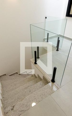 Casa para alugar com 136m², 3 quartos e 2 vagas Casa para alugar com 136m², 3 quartos e 2 vagasHall da escada