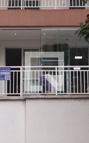 Apartamento à venda com 47m², 2 quartos e 1 vagaPlaca instalada na sacada do imóvel (1º andar)