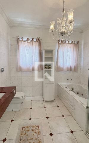Casa de condomínio à venda com 614m², 4 quartos e 6 vagasBanheiro da Suíte 3
