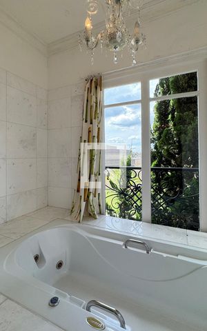 Casa de condomínio à venda com 614m², 4 quartos e 6 vagasBanheiro da Suíte 1