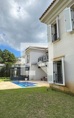 Casa de condomínio à venda com 614m², 4 quartos e 6 vagasQuintal