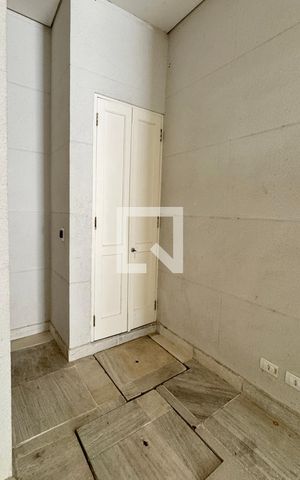 Casa de condomínio à venda com 614m², 4 quartos e 6 vagaselevador de carga