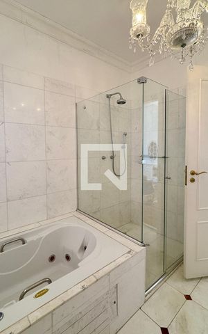 Casa de condomínio à venda com 614m², 4 quartos e 6 vagasBanheiro da Suíte 3