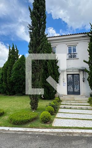Casa de condomínio à venda com 614m², 4 quartos e 6 vagasFachada