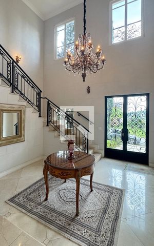 Casa de condomínio à venda com 614m², 4 quartos e 6 vagasHall de entrada