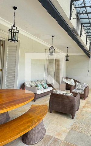 Casa de condomínio à venda com 614m², 4 quartos e 6 vagasVaranda