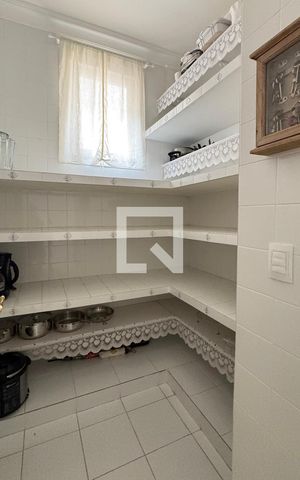 Casa de condomínio à venda com 614m², 4 quartos e 6 vagasDespensa