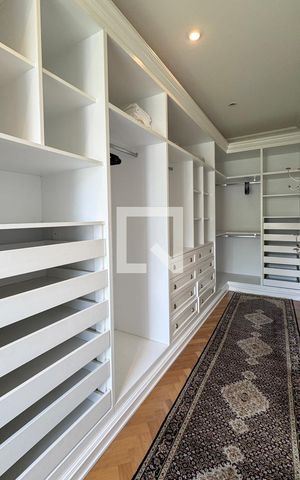 Casa de condomínio à venda com 614m², 4 quartos e 6 vagasCloset da suíte 1