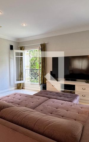 Casa de condomínio à venda com 614m², 4 quartos e 6 vagasSala de TV