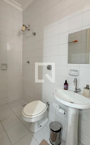 Casa de condomínio à venda com 614m², 4 quartos e 6 vagasBanheiro de serviço