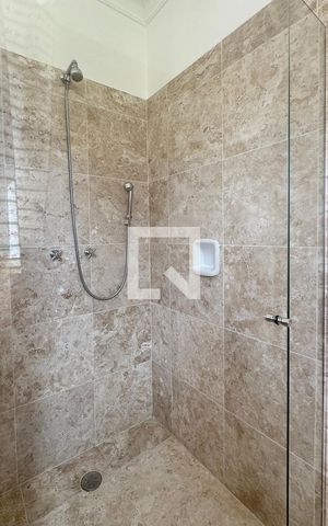Casa de condomínio à venda com 614m², 4 quartos e 6 vagasBanheiro da Suíte 2