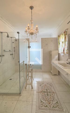 Casa de condomínio à venda com 614m², 4 quartos e 6 vagasBanheiro da Suíte 1