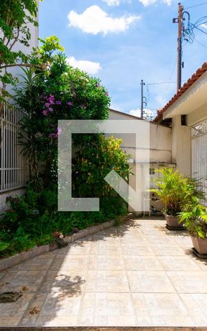 Casa à venda com 310m², 5 quartos e 7 vagas Casa à venda com 310m², 5 quartos e 7 vagasEntrada