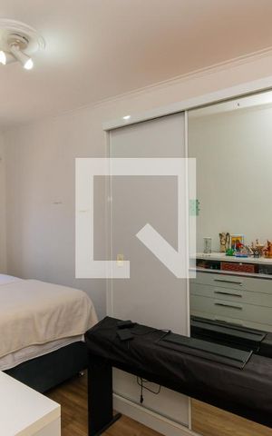 Casa à venda com 310m², 5 quartos e 7 vagas Casa à venda com 310m², 5 quartos e 7 vagasQuarto 2
