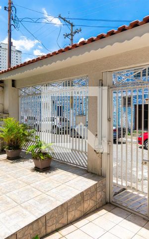 Casa à venda com 310m², 5 quartos e 7 vagas Casa à venda com 310m², 5 quartos e 7 vagasEntrada