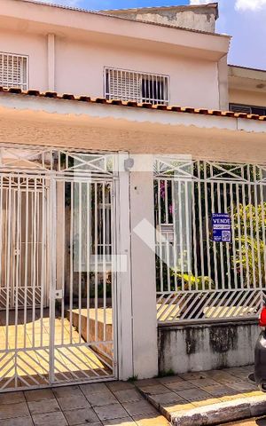 Casa à venda com 310m², 5 quartos e 7 vagas Casa à venda com 310m², 5 quartos e 7 vagasFachada