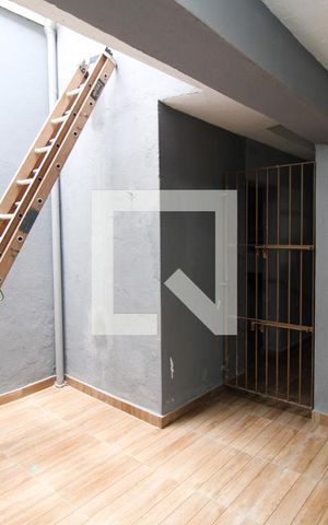 Casa para alugar com 70m², 2 quartos e sem vagaQuintal