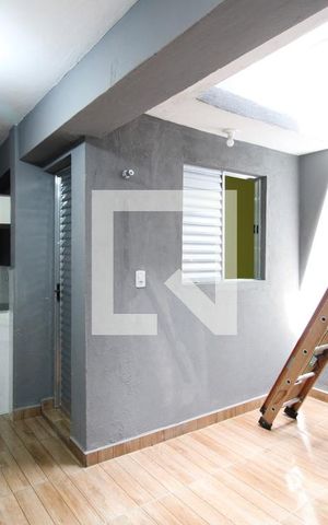 Casa para alugar com 70m², 2 quartos e sem vagaQuintal
