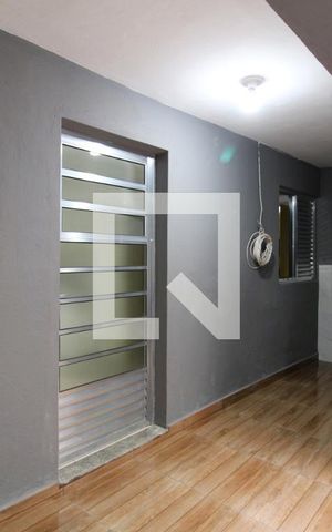 Casa para alugar com 70m², 2 quartos e sem vagaQuintal
