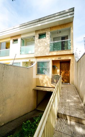 Casa à venda com 245m², 3 quartos e 4 vagas Casa à venda com 245m², 3 quartos e 4 vagasEntrada
