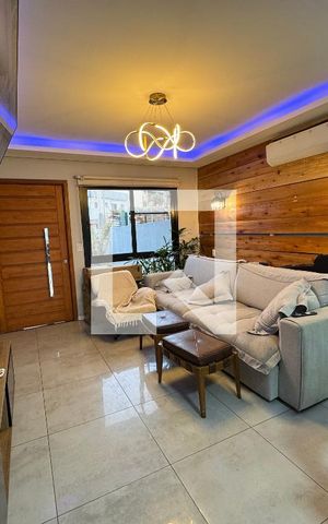 Casa à venda com 110m², 3 quartos e 3 vagas Casa à venda com 110m², 3 quartos e 3 vagasSala