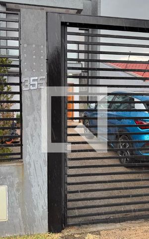 Casa à venda com 110m², 3 quartos e 3 vagas Casa à venda com 110m², 3 quartos e 3 vagasPlaca